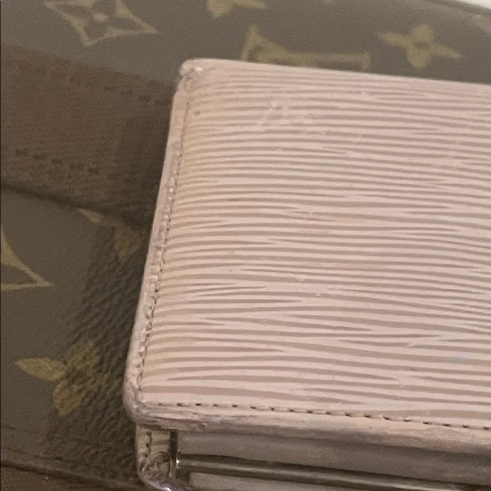 AUTHENTIC LV Snap Wallet in Lilac - Picture 8 of 13